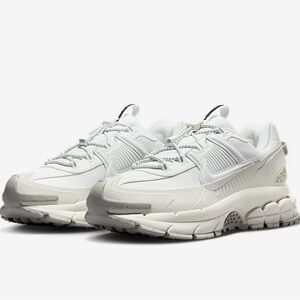 Nike Zoom Vomero Roam
Women's Winterized Shoes